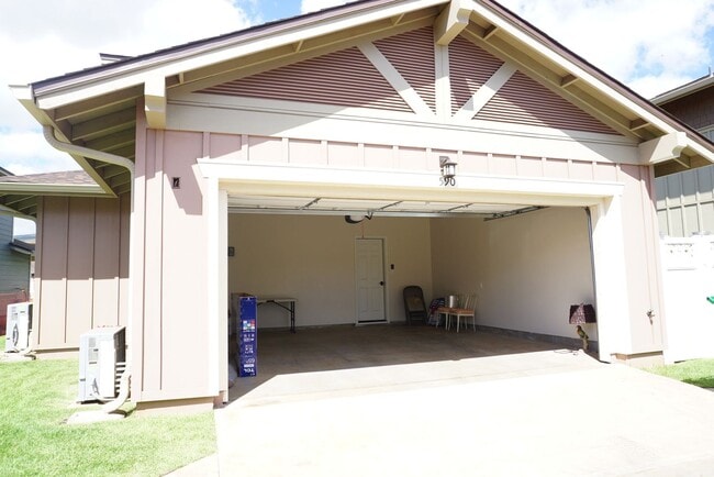 Building Photo - 590 Hoe Kawele Ln