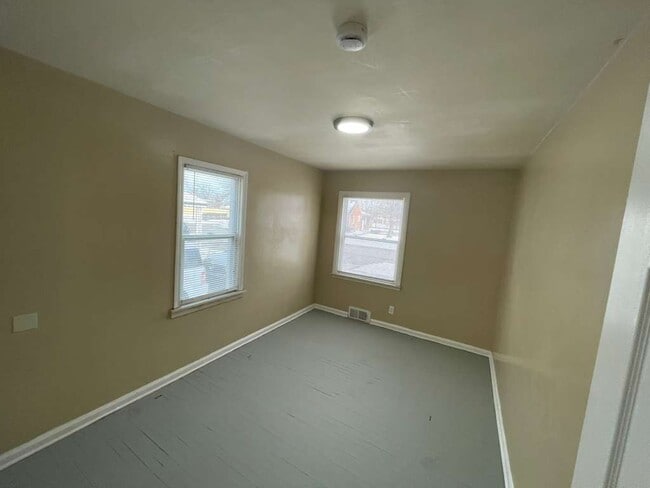 Building Photo - 19303 Fairport St