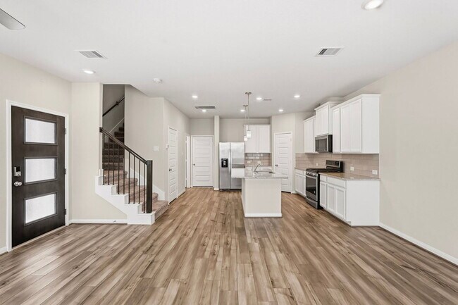 Building Photo - 1516 Lakeline Oak Dr
