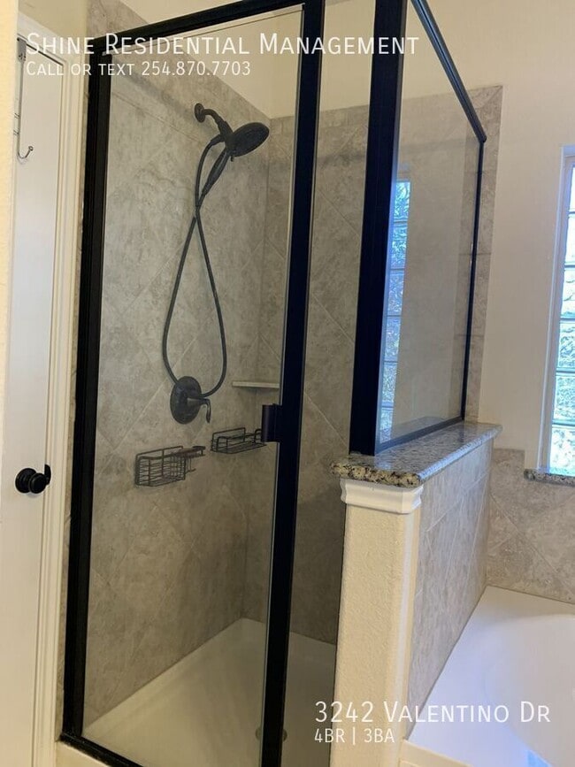 Building Photo - 3242 Valentino Dr