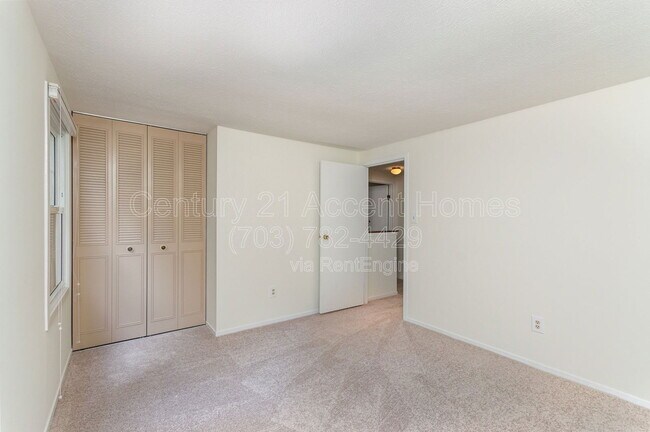 Building Photo - 7690 Middle Valley Dr