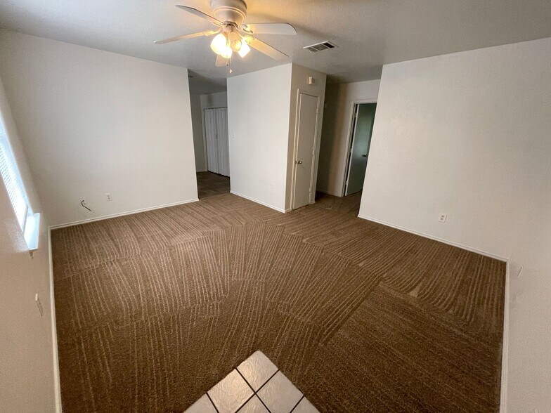 Building Photo - 1706 Benttree Dr