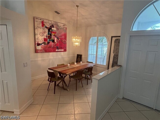 Building Photo - 1166 Royal Palm Dr