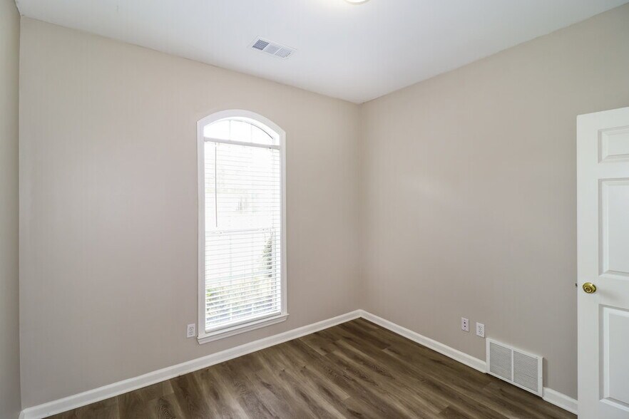 Building Photo - 1605 S Frence Creek Cove