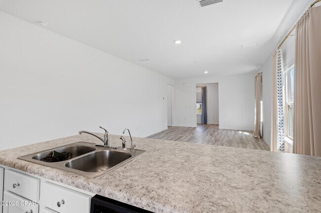 Building Photo - 56 Silverthorn St