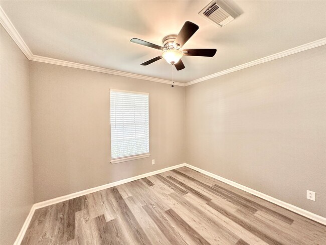 Building Photo - 5818 Birchmont Dr