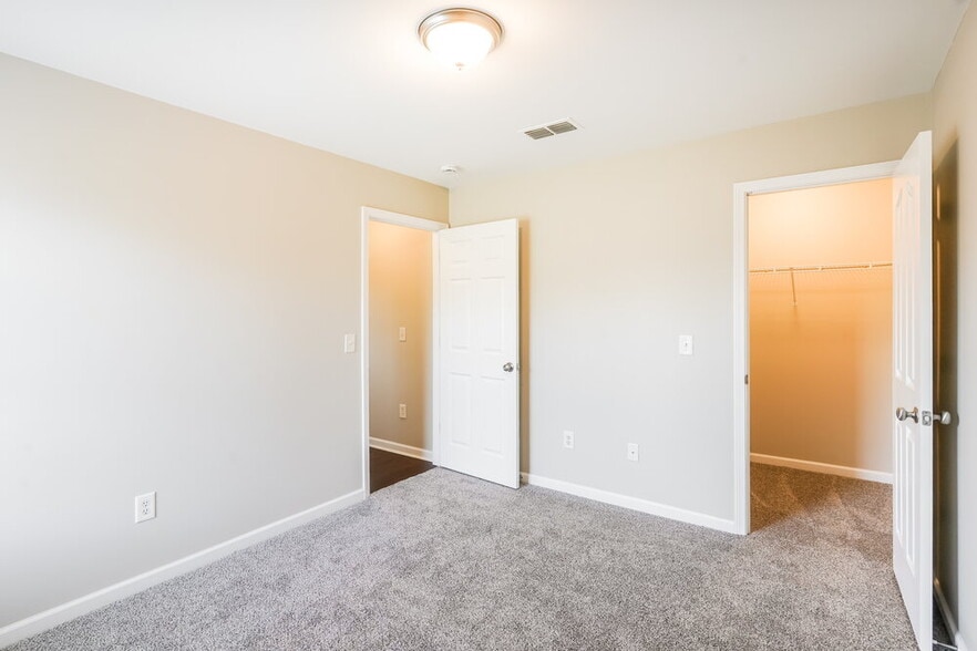 Building Photo - 1476 Priestshore Bay