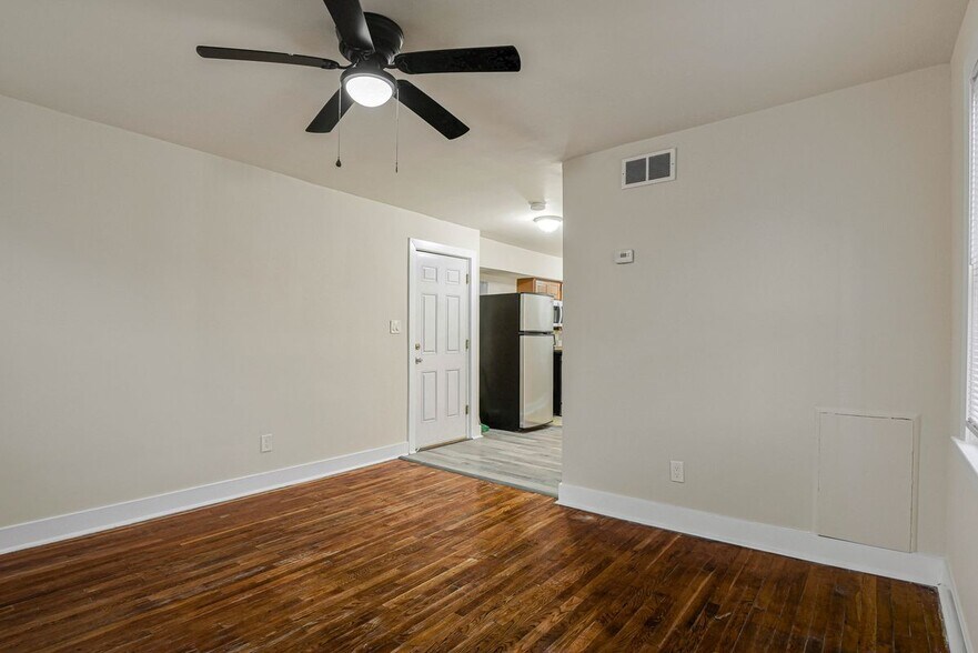 Building Photo - 3427 B St SE