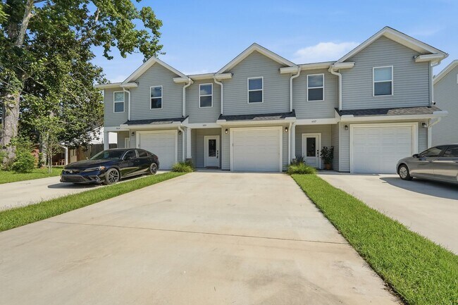 Building Photo - NEW Construction, be the FIRST to occupy this beautiful townhouse in Fort Walton Beach!