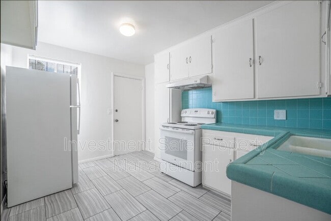 Building Photo - 30 Laurel Ave