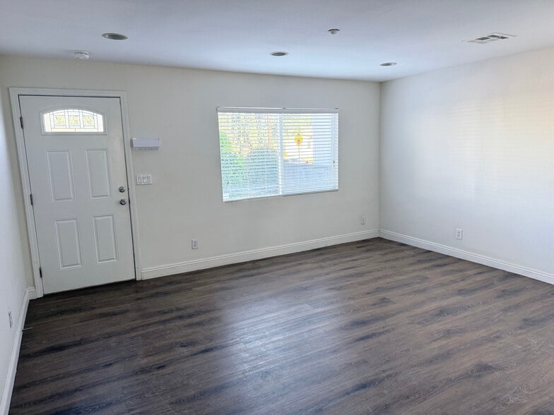 Building Photo - 1025 Edith Ave