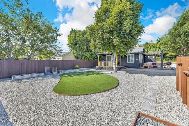 Building Photo - 2855 Los Feliz Dr