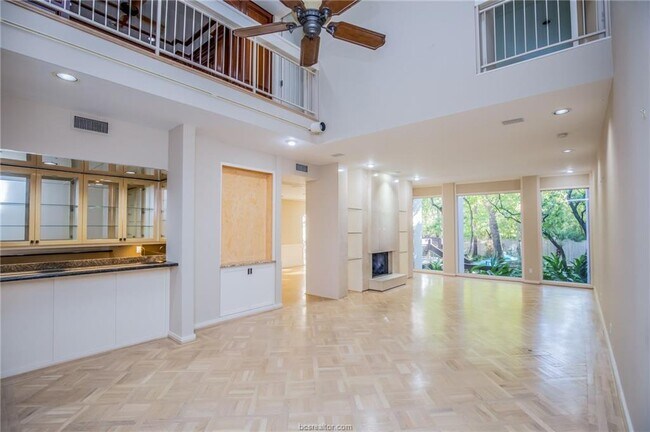Building Photo - 45 Briar Hollow Ln