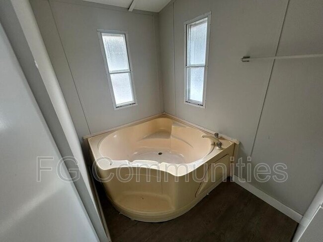 Building Photo - 188 Golden Oaks Ln