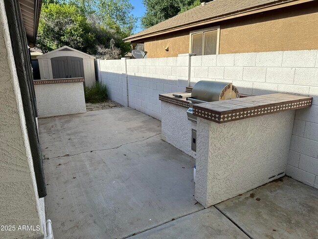 Building Photo - 3623 E Linda Ln