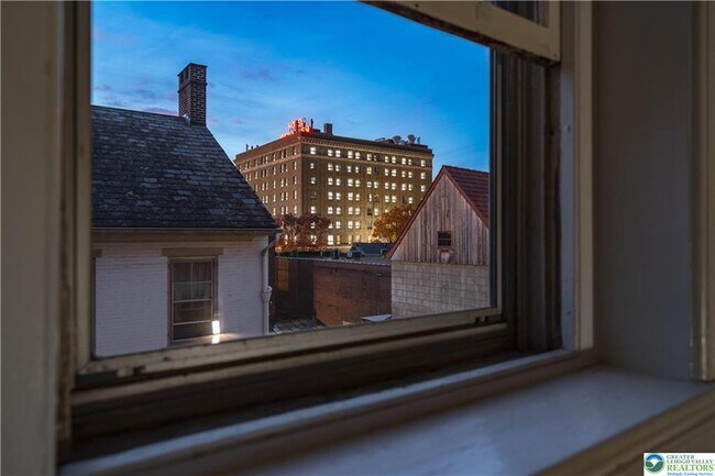 Building Photo - 426 Heckewelder Pl