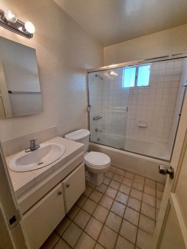 Building Photo - 3 BEDROOM HOME W/CENTRAL AIR CONDITIONING