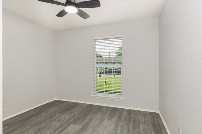Building Photo - 4158 Bermuda Dr
