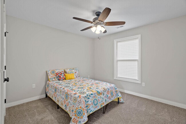Building Photo - 3401 Yellowwood Dr