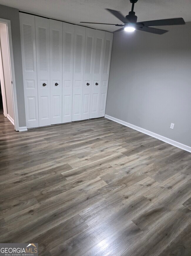Building Photo - 5349 Tracey Dr