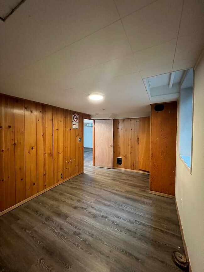 Building Photo - Reserve Now: Spacious, Newly Renovated 5-B...