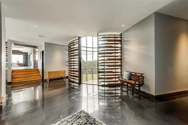 Building Photo - 8542 Meadowbrook Dr