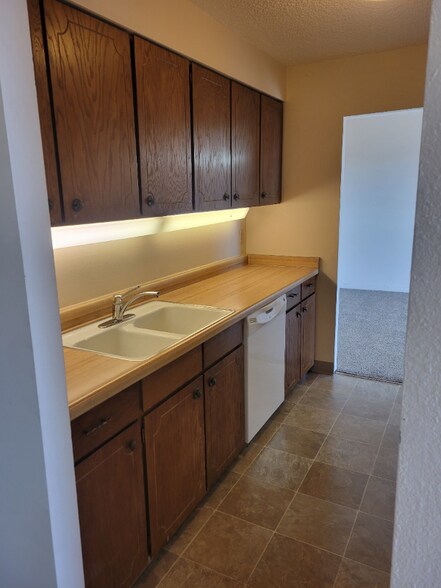 Building Photo - 411 Lakewood Cir