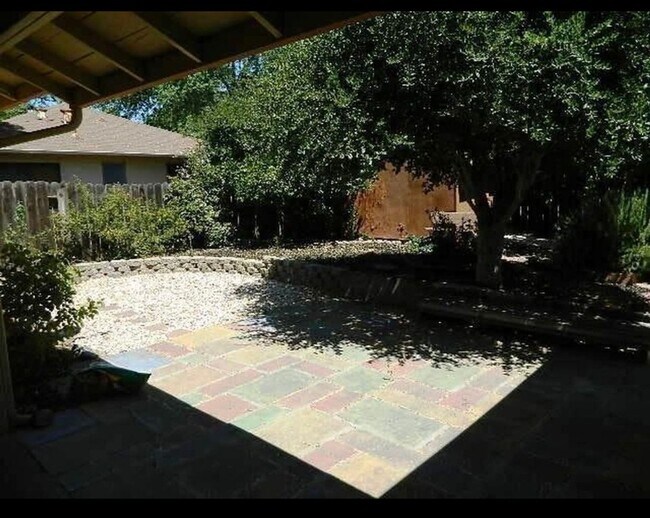 Building Photo - Concord, Holbrook Heights Charming 3-Bed, 2-Bath Home - 16 Month Lease