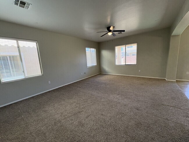 Building Photo - 2,500 sq ft 4 bedroom + Den home in Rancho Sahuarita
