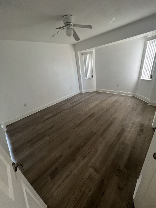 Building Photo - $1,875 ** ANNUAL ** Available 10/15/25 - Newly Renovated ** 3/2 Single Family Home with Oversized...