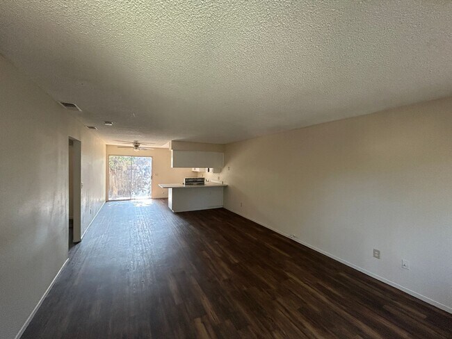 Primary Photo - 93 E Hazelwood Dr