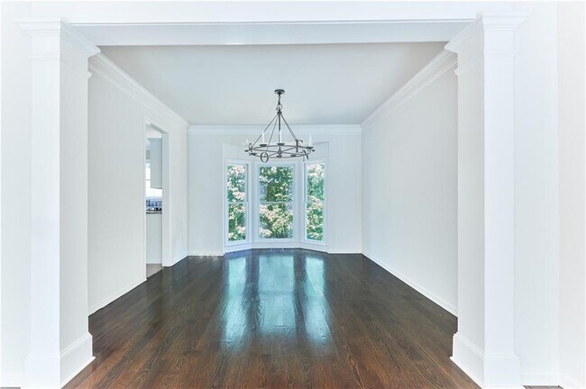Building Photo - 10795 Cauley Creek Dr