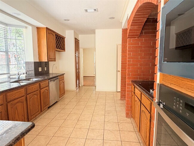 Building Photo - 3306 Vista Lake Dr