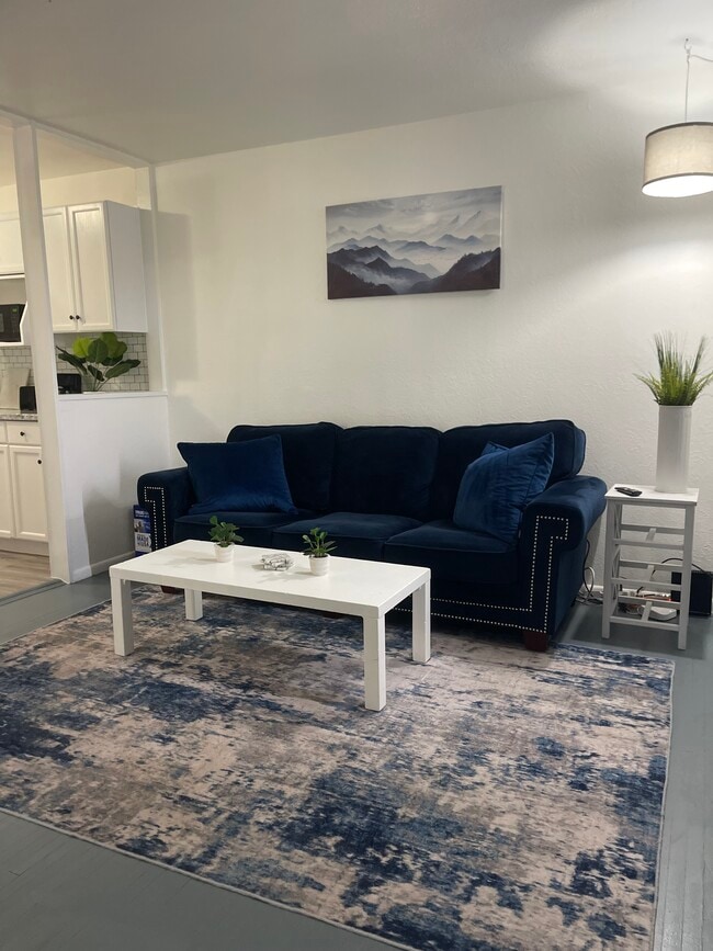 Building Photo - 6393 S Russell Rd