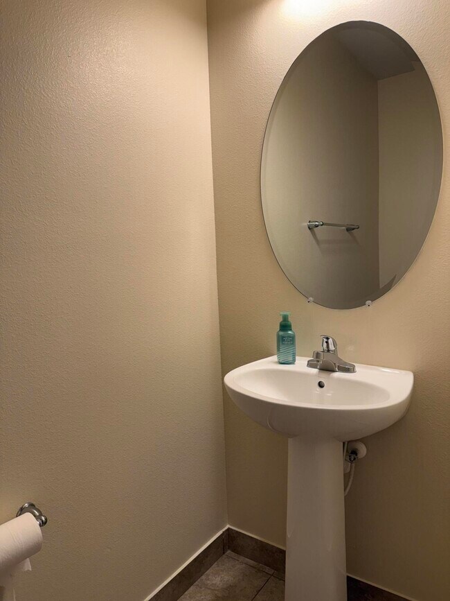 Building Photo - 3334 Franklin Square Ln