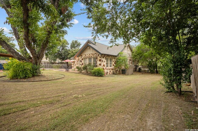 Building Photo - 144 Greenlawn Dr