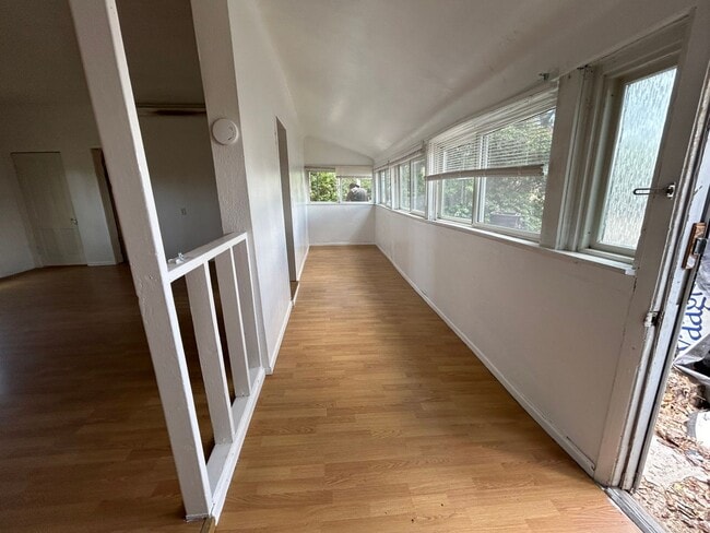 Building Photo - 2 Bed 1 Bath Large House with Fenced Yard and Washer Dryer Hookups