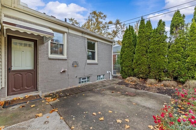 Building Photo - 4516 Robinwood Ave