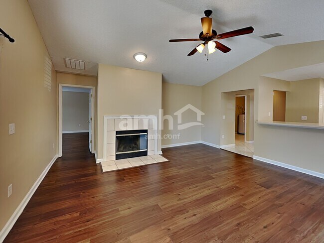 Building Photo - 9422 Daniels Mill Dr