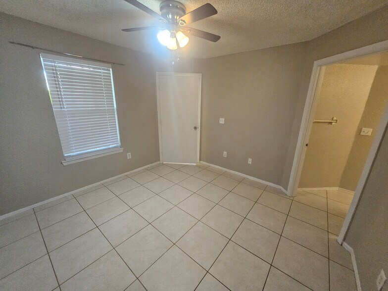Building Photo - 2213 Grand Cayman Ct