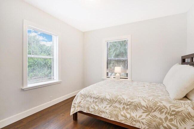 Building Photo - 413 36th St