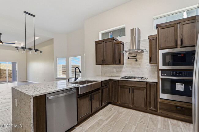 Building Photo - 15340 Resolve Dr