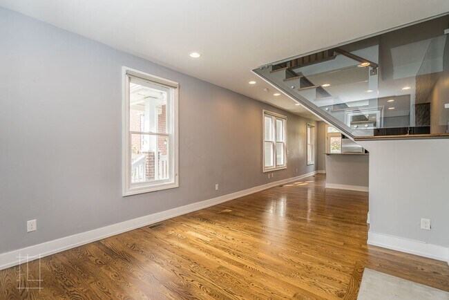 Building Photo - 160-162 E 3rd Ave