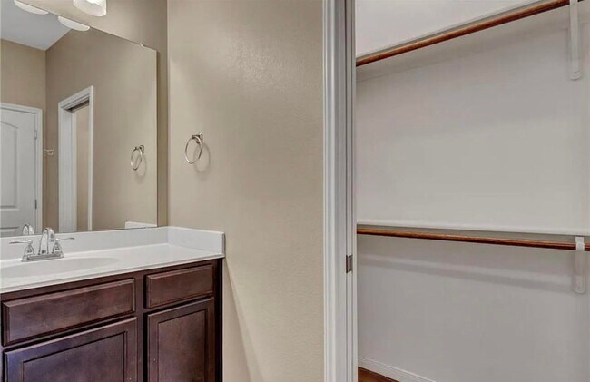 Building Photo - 107 Stockton Family Ct