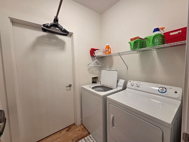 Building Photo - 221 E 5th St