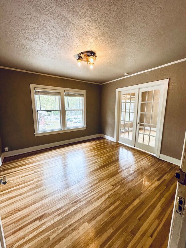 Building Photo - 1000-1003 W 25th Ave