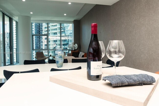 Building Photo - 851 NE 1st Ave