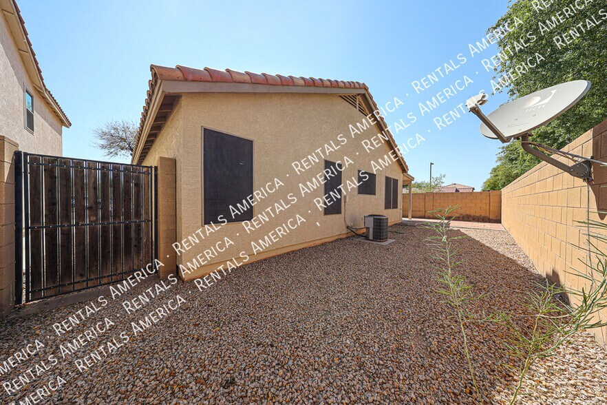Building Photo - 1404 S Crossbow Ct