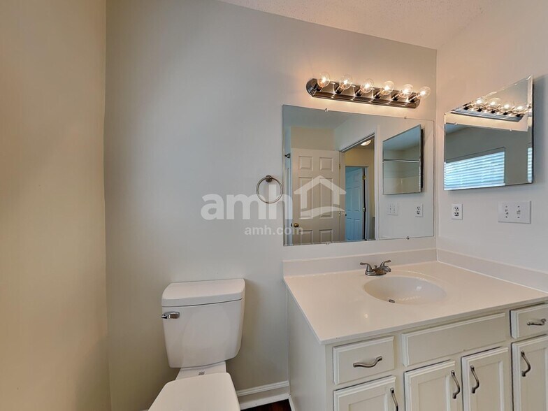 Building Photo - 126 Winborne Dr