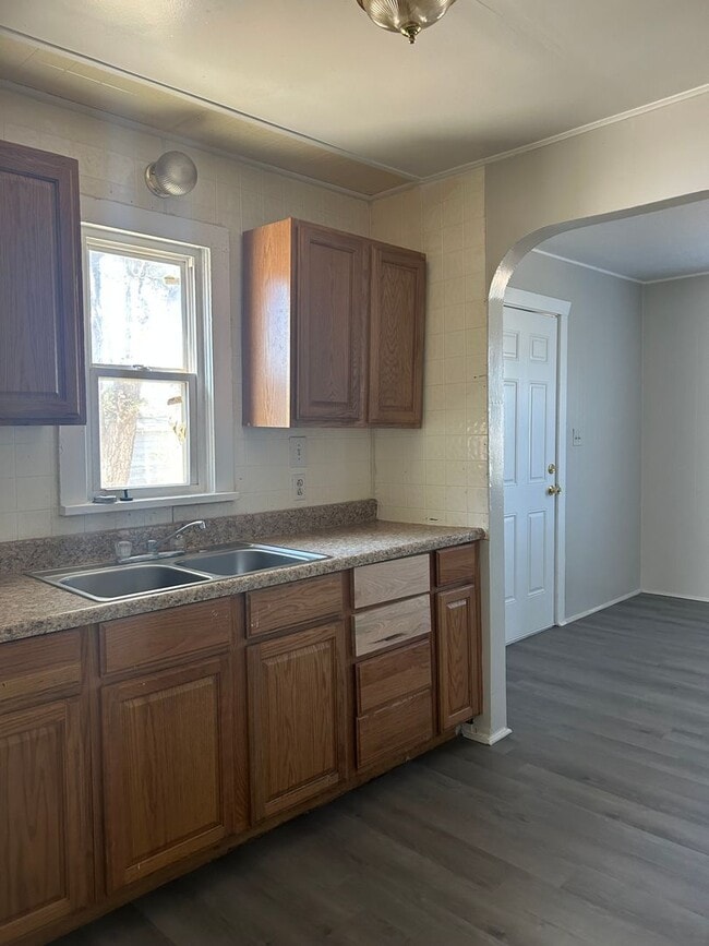 Building Photo - Cozy Country Club Home